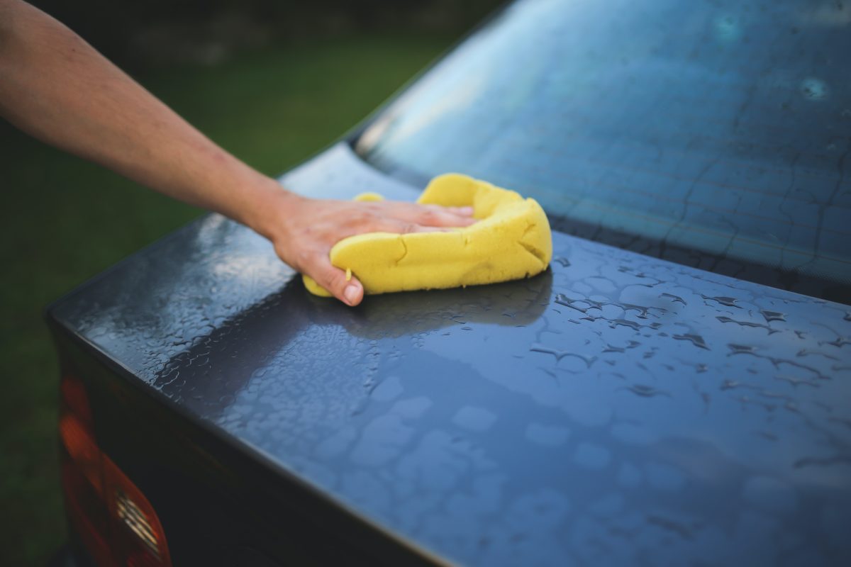 Hvordan kan man identificere den bedste metode at vaske sin bil på?